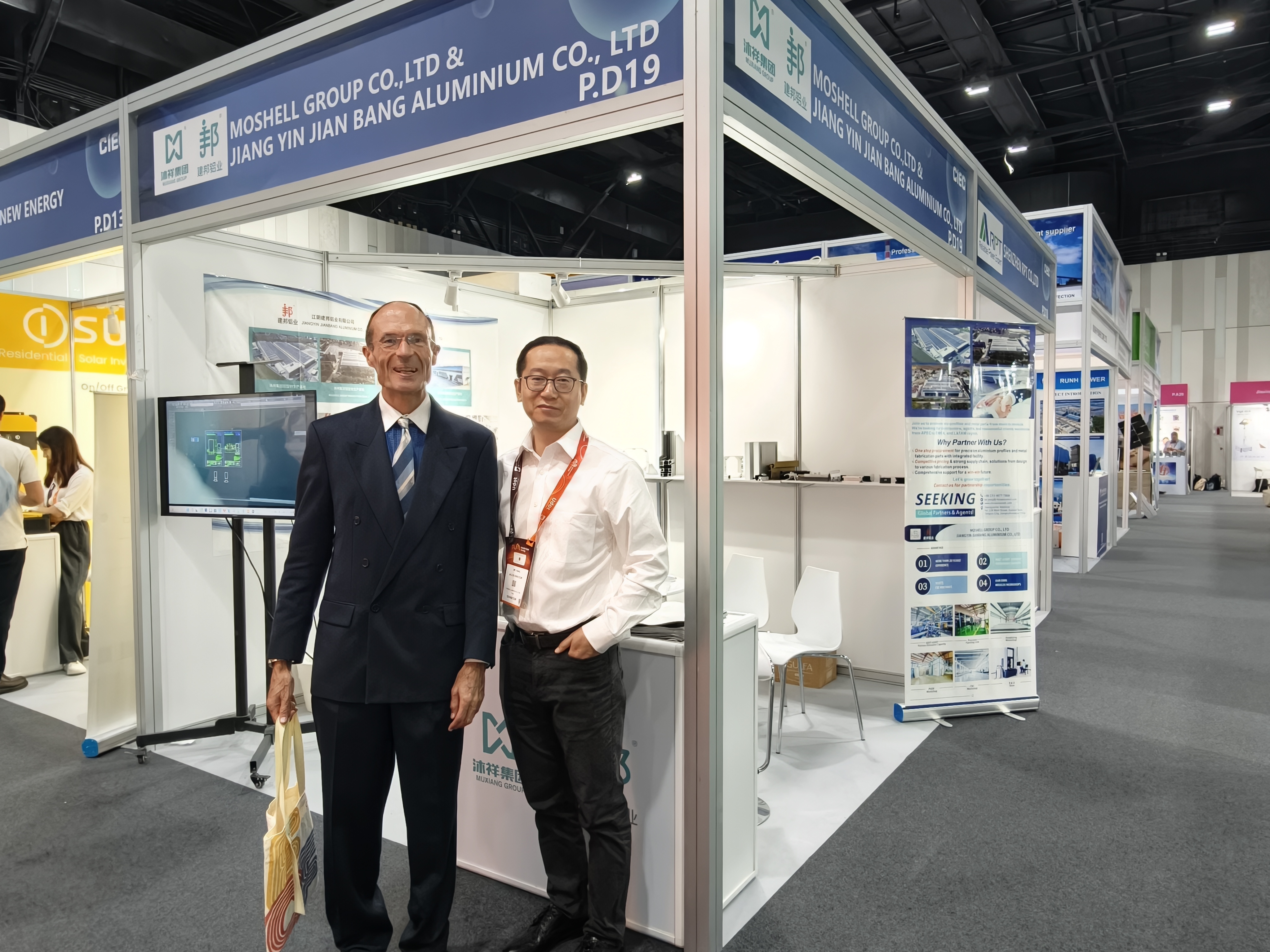 Ang Muxiang Group ay Nagpapakita ng Mga Bagong Energy-Saving Aluminum Profile sa Dubai Energy Exhibition